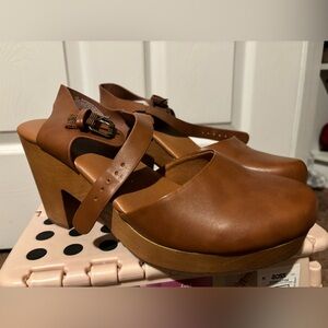 Super cute and comfortable wedges, size 10 could fit a 9.